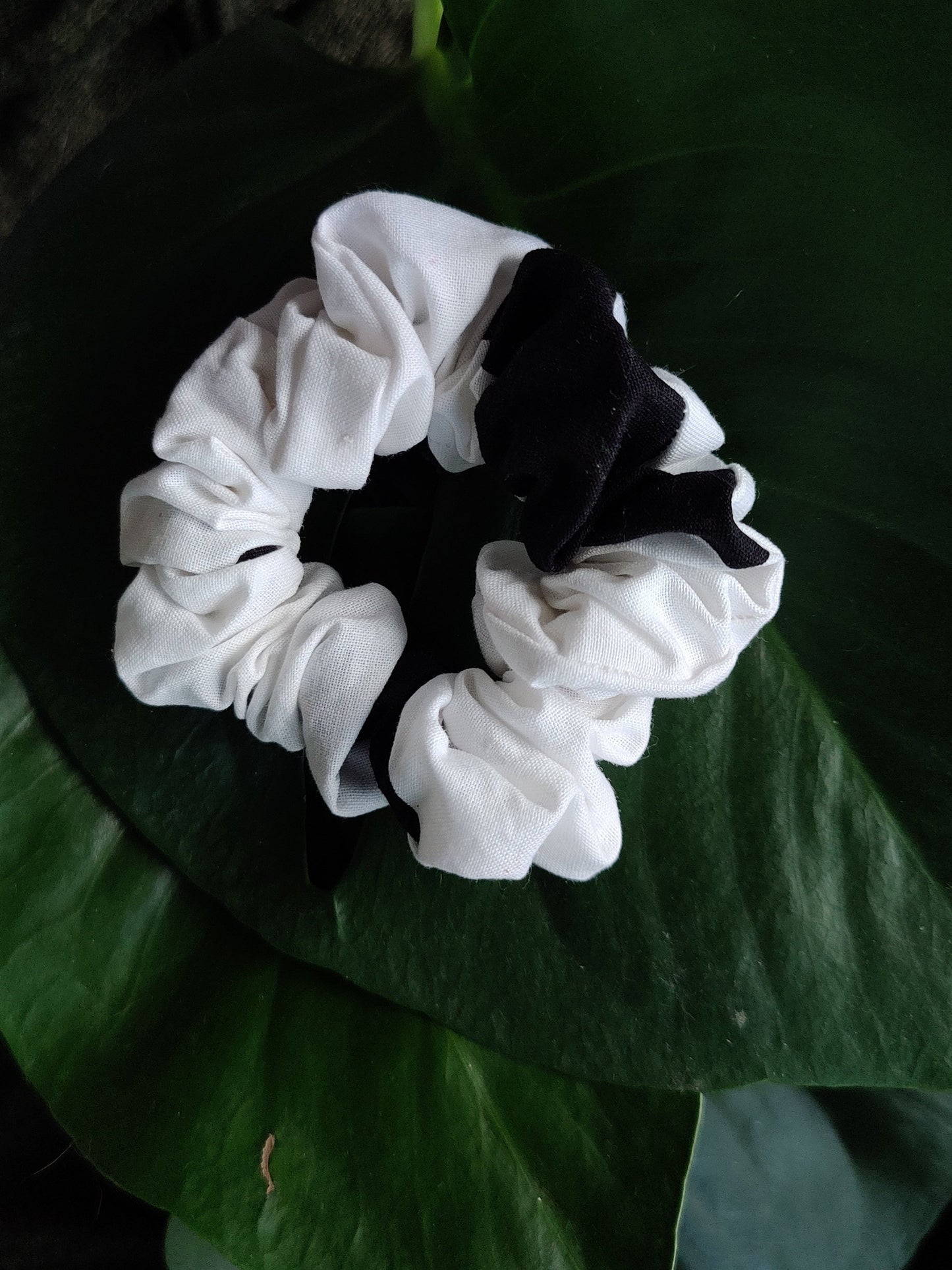 Monivärinen hiusdonitsi